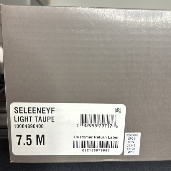 Style & Co
Women's Seleeney Wedge Sandals Elegant Tan Wedge Sandals - Picture 2 of 8